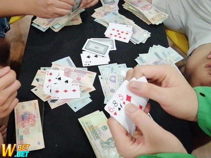 Khởi tố hai đối tượng đánh bạc ở An Giang